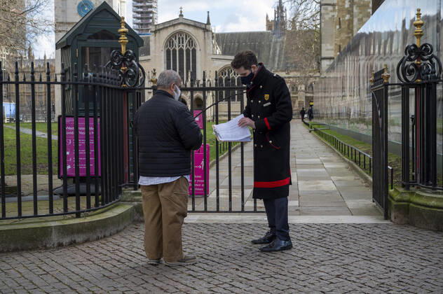 (210312) -- LONDON, March 12, 2021 -- Photo taken on March 11, 2021 shows a man entering the COVID-19 Vaccination Centre in Westminster Abbey in London, Britain. Vaccination centres have opened at Westminster Abbey and Science Museum, according to NHS (National Health Service). (Photo by Xinhua) BRITAIN-LONDON-COVID-19-VACCINATION CENTRES RayxTang 