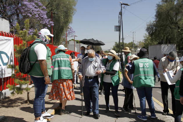 MEXICO CITY, MEXICO - MARCH 11: Staff of various social programmes, support to elderly over to move in wheelchairs to arrive at the facilities of the Autonomous Metropolitan University Azcapotzalco, where health workers apply the Pfizer BioNTech Covid19 vaccine to adults over 60 years of age, in the Third Stage of Vaccination. On March 11, 2021 in in Mexico City, Mexico.. Credit: Luis Barron Eyepix Group The Photo Access Increased COVID Vaccination for Elderly in Mexico  Copyright: xLuisxBarronx