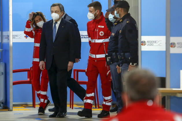 The Prime Minister visits the anti covid - 19 vaccine center in Fiumicino in the photo Mario Draghi Editorial Usage Only  Copyright: xSTEFANOxCAROFEIx xPOOLxZUCCHIx xIPAx