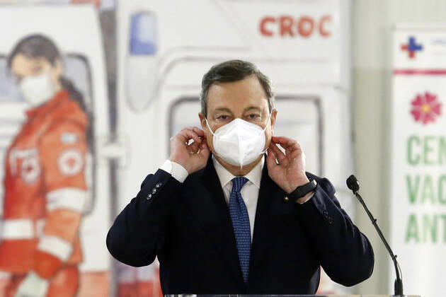 News Themen der Woche KW10 News Bilder des Tages The Italian premier Mario Draghi visits the vaccination center of Fiumicino. Rome (Italy), March 12th 2021 Photo Samantha Zucchi Insidefoto SamanthaxZucchi