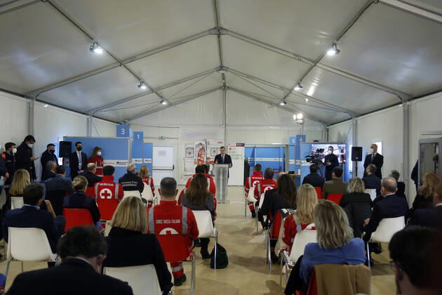 The Italian premier Mario Draghi visits the vaccination center of Fiumicino. Rome (Italy), March 12th 2021 Photo Samantha Zucchi Insidefoto SamanthaxZucchi
