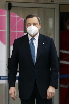The Italian premier Mario Draghi visits the vaccination center of Fiumicino. Rome (Italy), March 12th 2021 Photo Samantha Zucchi Insidefoto SamanthaxZucchi