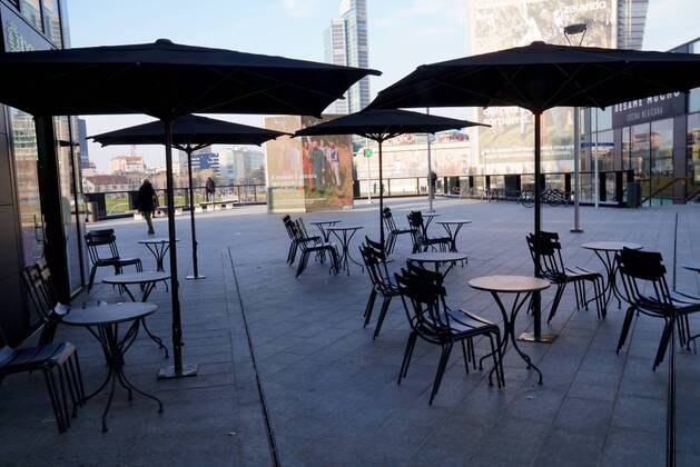 Milan, last days of the dark or reinforced orange zone, before passing to the red zone for Covid infections in the Lombardy region, in the photo people in Piazza alvear alto district of porta nuova Editorial Usage Only  Copyright: xDuilioxPiaggesix xIPAx