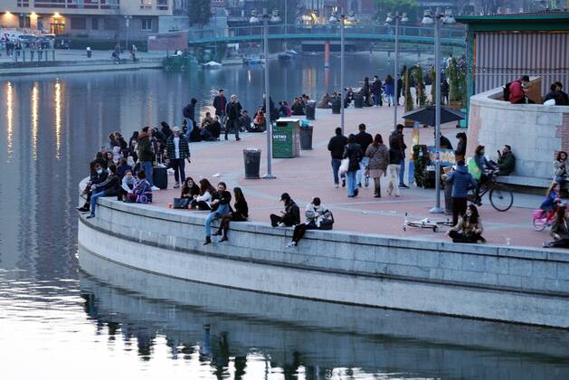 Milan, Last days for the takeaway aperitif to be in the dark or reinforced orange zone, before moving to the red zone for Covid infections in the Lombardy region, in the photo people on the Naviglio Grande and Darsena Editorial Usage Only  Copyright: xDuilioxPiaggesix xIPAx