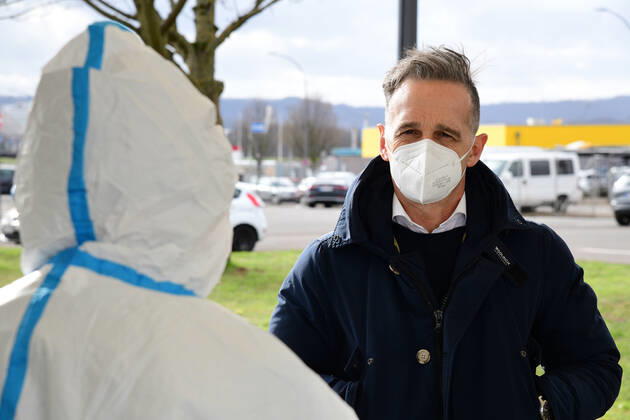 Bundesaußenminister Heiko Maas (SPD) besucht am Freitag (12.3.2021) das Corona-Testzentrum auf dem Gelände des Bergwerks Saar in Ensdorf.