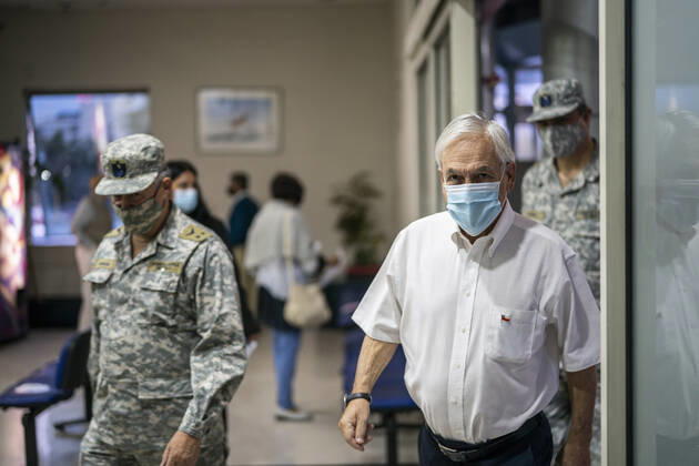 (210313) -- SANTIAGO, March 13, 2021 -- Chile s President Sebastian Pinera arrives at a hospital to receive his second dose of COVID-19 vaccine developed by Chinese pharmaceutical firm Sinovac in Santiago, Chile on March 12, 2021. ( Handout via Xinhua) CHILE-SANTIAGO-COVID-19-PRESIDENT-CHINESE VACCINE OfficexofxthexChileanxPresident 