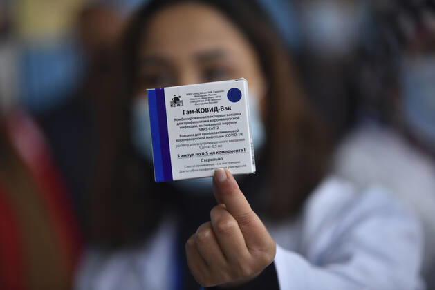 TUNIS, TUNISIA - MARCH 13: A healthcare personnel receives the first dose of the Sputnik V coronavirus (COVID-19) vaccine at a sahra hospital established in El Menzah Sports Palace as vaccination process begins in Tunis, Tunisia on March 13, 2021. NEWS : Debut du processus de vaccination a Tunis - 13 03 2021 WassimJdidi Panoramic 