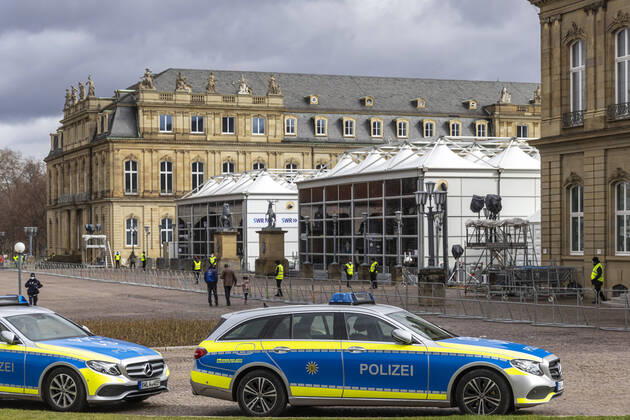 Corona und die Landtagswahl BaWü. Keine Gäste im Haus des Landtags, und trotzdem reicht die Fläche nicht aus, um Politikern und Journalisten ausreichend Abstand zu bieten. Rund um den Landtag ist deshalb eine Zeltstadt entstanden. SWR, ARD und ZDF haben im Ehrenhof des Neue Schlosses ihre Wahlstudios bezogen. 14.03.2021: Deutschland, Baden-Württemberg, Stuttgart.