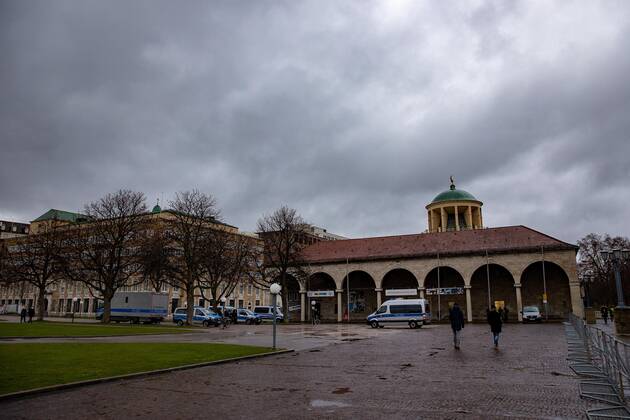 Stuttgart Themenbilder: Landtag von Baden-Wuerttemberg, Stuttgart, 14.03.2021, Themenbilder: Landtag von Baden-Wuerttemberg, Stuttgart, Polizei auf dem Stuttgarter Schlossplatz, ARD und ZDF Studio, 14.03.2021, Copyright: xEIBNER DROFITSCHx EP_ddh