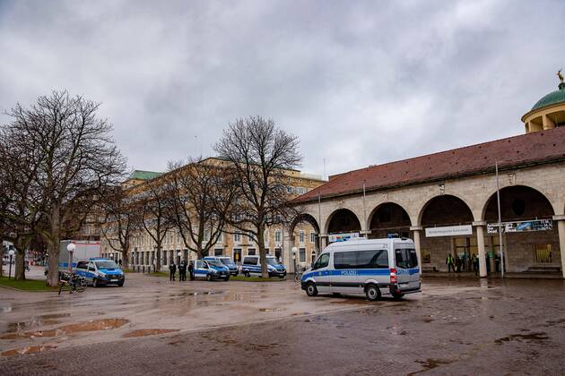 Stuttgart Themenbilder: Landtag von Baden-Wuerttemberg, Stuttgart, 14.03.2021, Themenbilder: Landtag von Baden-Wuerttemberg, Stuttgart, Polizei auf dem Stuttgarter Schlossplatz, ARD und ZDF Studio, 14.03.2021, Copyright: xEIBNER DROFITSCHx EP_ddh