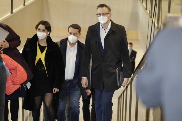 LTWBW21. Landtagswahl Baden-Württemberg. Die Grünen in Feierlaune. Von rechts Andreas SCHWARZ (MdL, Fraktionsvorsitzender), Oliver Hildenbrand und Sandra Detzer (Parteivorsitzende). Deutschland, Baden-Württemberg, Stuttgart, 14.03.2021.