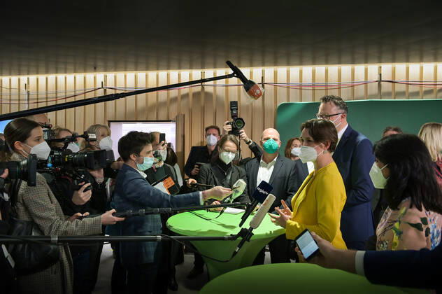 Landtagswahlen 2021 Baden Württemberg Wahlveranstaltung im Landtag von Baden-Württemberg in der Landeshauptstadt Stuttgart. Die Grüne Landtagsfraktion ist in Feier Laune. Stuttgart Landtag von Baden-Württemberg Baden-Württemberg Germany Copyright: xLeifxPiechowskix