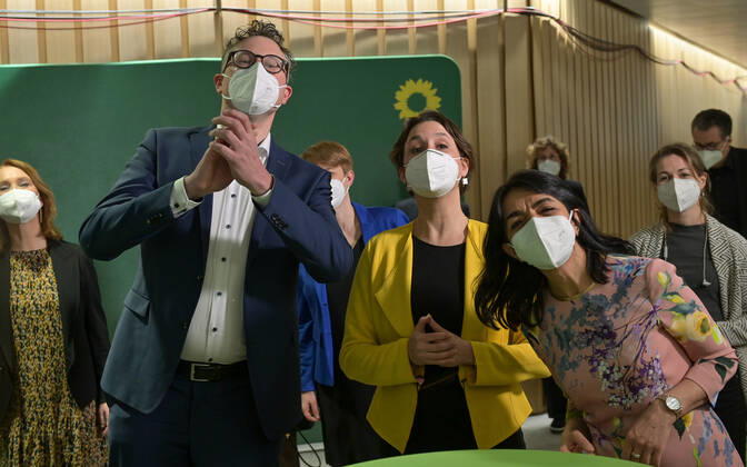 Landtagswahlen 2021 Baden Württemberg Wahlveranstaltung im Landtag von Baden-Württemberg in der Landeshauptstadt Stuttgart. Die Grüne Landtagsfraktion ist in Feier Laune. Stuttgart Landtag von Baden-Württemberg Baden-Württemberg Germany Copyright: xLeifxPiechowskix