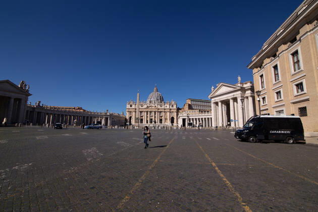 Italy: First day of Red Zone in Rome View of St. Peter s Square on first day with the restrictions of red zone for the fight against the Covid-19 pandemic Rome Italy Copyright: MatteoxNardone