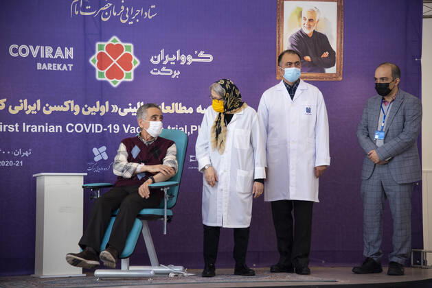 Iran: COVID-19 vaccine starts clinical trial Dr. Sina Moradmand (L) cardiologist who volunteered to receive the Barekat vaccine to begin phase 2 and 3 of its clinical trial. Tehran Tehran Iran Copyright: SobhanxFarajvan