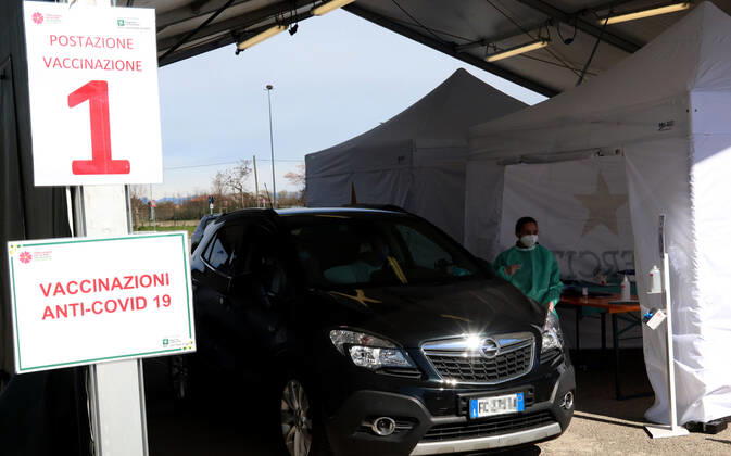 Coronavirus in Italien, Drive In Impfzentrum bei Mailand foto ipp clemente marmorino milano 15 03 2021 emergenza coronavirus covid 19 inaugurazione del primo drive through per tamponi convertito in presidio vaccinale nella foto la postazione di un drive through vaccinale campagna vaccinale drive throu