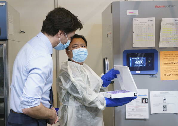 March 15, 2021, Montreal, PQ, Canada: Prime Minister Justin Trudeau looks at a lot of COVID-19 vaccine vials removed from the freezer as he tours a vaccination clinic in Montreal, on Monday, March 15, 2021. Montreal Canada  - ZUMAc35_ 20210315_zaf_c35_009 Copyright: xPaulxChiassonx
