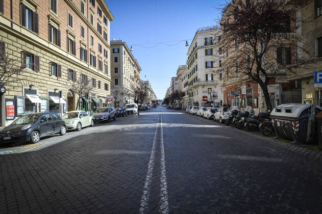 Rome and Lazio in the red zone, the shopping streets of the capital semi-deserted due to the closure of most of the shops in the photo via Cola di Riezo Editorial Usage Only  Copyright: xSTEFANOxCAROFEIx xPOOLxZUCCHIx xIPAx