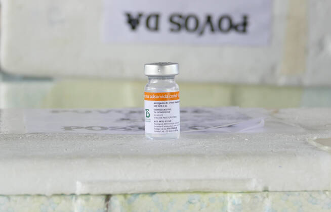 Coronavirus in Brasilien, Impfung von Senioren in Manaus MANAUS, AM - 15.03.2021: IDOSOS DE 62 ANOS SÃO VACINADOS EM MANAUS - Vaccination of the Elderly aged 62 and over in Manaus (AM), against Covid-19, this Monday morning (15), with a traditional service system and a drive-thru system, at the Centro Cultural Peoples of the Amazon. x2042907x  SandroxPereira