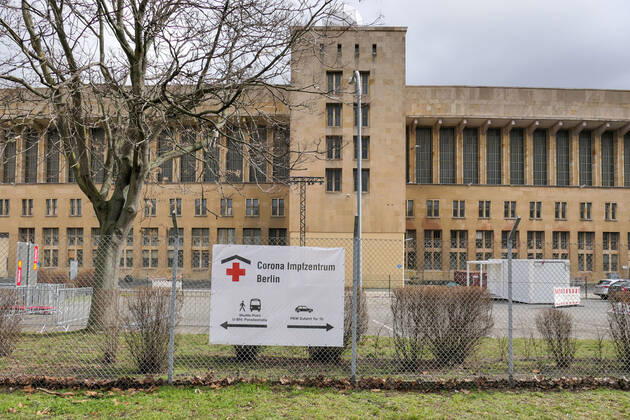 15.03.2021,Berlin,Deutschland,GER,Corona-Impfzentrum Flughafen Tempelhof (AstraZeneca)