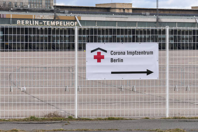 15.03.2021,Berlin,Deutschland,GER,Corona-Impfzentrum Flughafen Tempelhof (AstraZeneca)