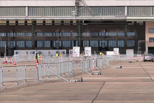 15.03.2021,Berlin,Deutschland,GER,Corona-Impfzentrum Flughafen Tempelhof (AstraZeneca)