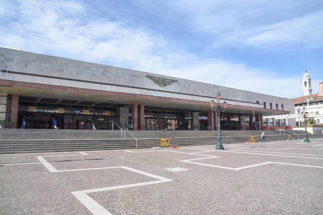 Coronavirus in Italien, Harter Lockdown in Venedig Venice Train Station during Venice in the Red Zone, News in Venice, Italy, March 15, 2021 Editorial Usage Only  Copyright: xLiveMedia SimonexPiccirillix xIPAx