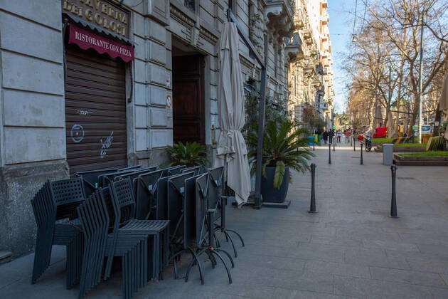 Coronavirus in Italien, Lockdown in Mailand Milan, closed premises along Corso Sempione following the entry into the red zone of the Lombardy Region Editorial Usage Only  Copyright: xMassimoxAlbericox xIPAx