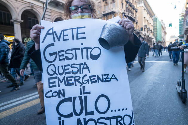 Coronavirus in Italien, Protest gegen Corona-Maßnahmen in Genua Genoa, the protest of the restaurateurs returns: the procession parades through the streets of the city Editorial Usage Only  Copyright: xMarinaxMazzolix xIPAx