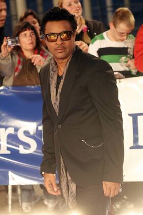Shaggy beim Echo 2012 dem Deutschen Musikpreis auf dem Roten Teppich vor der Verleihung beim Autogramme schreiben an der Messe Berlin. Copyright: xEventpressxStaufenbergx