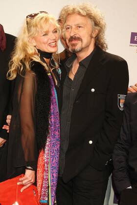 Wolfgang Niedecken und Ehefrau Tina beim Echo 2012 dem Deutschen Musikpreis auf dem Roten Teppich vor der Verleihung in der Messe Berlin. Copyright: xEventpressxHerrmannx