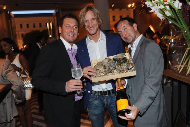 v.l. Andreas Haidinger, Max Braunmiller und Mathias Scheffel (Gastgeber) Opening Filmcasino - Champagner and Seafood Bar im Filmcasino in Muenchen. Copyright: xEventpressxHannesxMagerstaedtx