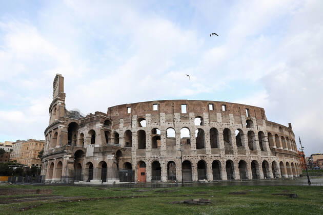 (210316) -- ROME, March 16, 2021 -- The colosseum is closed in Rome, Italy, March 15, 2021. Italy entered into a new period of semi-lockdown on Monday, with over half of its 20 regions falling into the red zone and subject to the maximum level of restrictions. ) ITALY-ROME-COVID-19-SEMI-LOCKDOWN ChengxTingting 