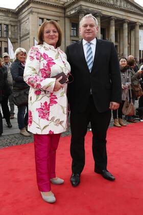 Sabine Leutheusser-Schnarrenberger und Thomas Hacker auf dem Roten Teppich bei der Verleihung des ECHO Klassik 2012 im Konzerthaus Berlin auf dem Gendarmenmarkt im Herzen Berlins. Copyright: xEventpressxHerrRax