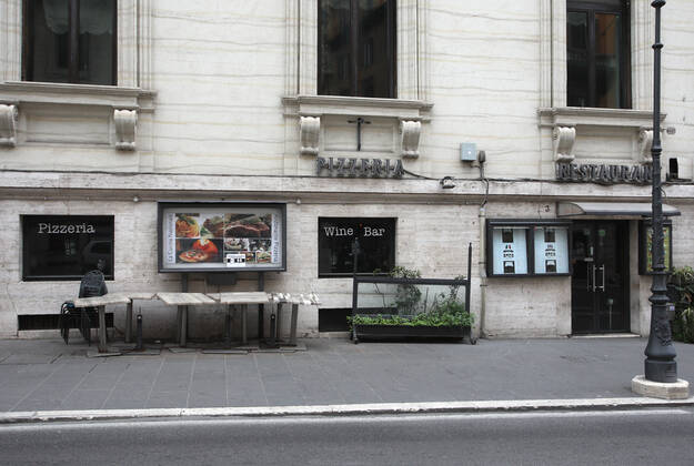 Rome, Bars and Restaurants closed in the center of Rome due to new government shrinkages to fight the Covid 19 pandemic Pictured:  Copyright: xPieroxTenaglix xIPAx xPieroxTenaglix