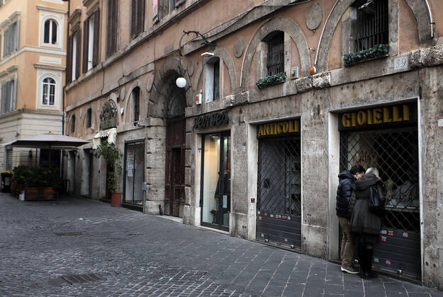 Rome, Closed Shops in the center of Rome due to new government shrinkages to fight the Covid 19 pandemic Pictured:  Copyright: xPieroxTenaglix xIPAx xPieroxTenaglix