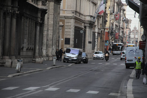 Rome, Via del Corso deserted due to the new government narrowings to fight the Covid 19 Pictured pandemic:  Copyright: xPieroxTenaglix xIPAx xPieroxTenaglix