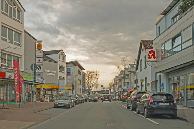 Geschäfte in Walldorf am Bahnhof - Moerfelden-Walldorf 16.03.2021: COVID-19 Schnelltest in der Robert-Koch-Apotheke