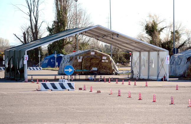 Coronavirus in Italien,AstraZeneca Impfstopp sorgt für Schließung von Impfzentrum in Mailand Milan, Hub for anti-covid vaccinations, Trenno Park managed by the Army, closed due to AstraZeneca vaccine stop Editorial Usage Only  Copyright: xMaurizioxMaulex xIPAx