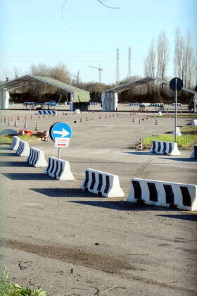 Coronavirus in Italien,AstraZeneca Impfstopp sorgt für Schließung von Impfzentrum in Mailand Milan, Hub for anti-covid vaccinations, Trenno Park managed by the Army, closed due to AstraZeneca vaccine stop Editorial Usage Only  Copyright: xMaurizioxMaulex xIPAx