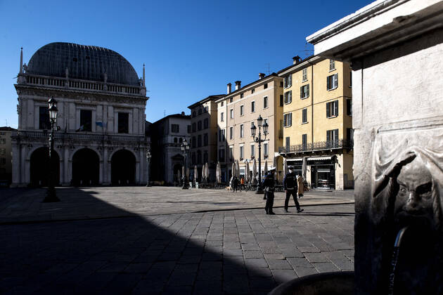 Coronavirus in Italien, Lockdown in Brescia March 16, 2021, Brescia, Brescia, Italy: Brescia in red zone empty piazza Loggia due the new rules against covid pandemic Brescia Italy - ZUMAb205 20210316_zip_b205_003 Copyright: xMatteoxBiattax
