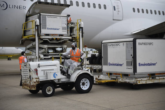(210317) -- MONTEVIDEO, March 17, 2021 -- Workers unload vaccines from Chinese pharmaceutical firm Sinovac on its arrival in Montevideo, Uruguay, March 16, 2021. Uruguay on Tuesday received a new batch of CoronaVac vaccines from Chinese pharmaceutical firm Sinovac to bolster its immunization drive against COVID-19. (Photo by Xinhua) URUGUAY-MONTEVIDEO-CHINESE VACCINE-ARRIVAL NicolasxCelaya 