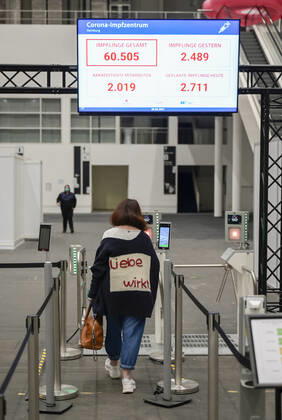 GERMANY, corona virus GERMANY, Hamburg, corona pandemic, largest vaccination center in Germany, for daily max 7000 people