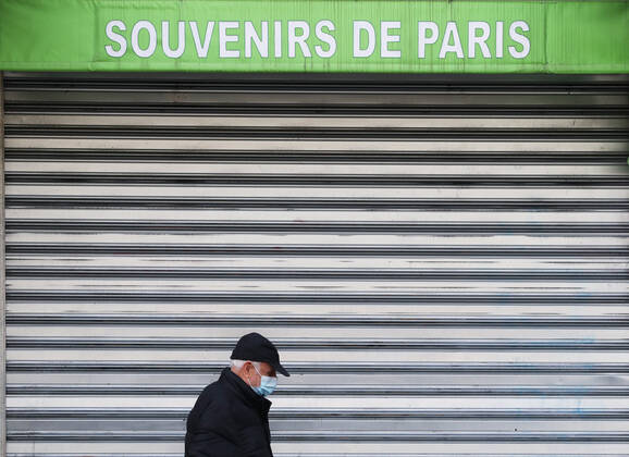 (210317) -- PARIS, March 17, 2021 -- A man wearing a mask passes by a closed souvenir store in Paris, France, March 17, 2021. France has entered a form of third wave (of the coronavirus pandemic) characterized by numerous virus variants, Prime Minister Jean Castex said on Tuesday, stressing that his government still considers vaccination a top priority of its strategy to stem the spread of the virus. On Tuesday, the health authorities reported 29,975 new infections across the country, bringing the cumulative total to 4,108,108. The number of single-day deaths jumped to 408, taking the total to 91,170. ) FRANCE-PARIS-COVID-19-THIRD WAVE GaoxJing