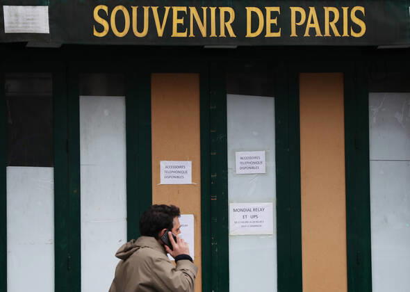(210317) -- PARIS, March 17, 2021 -- A man wearing a mask passes by a closed souvenir store in Paris, France, March 17, 2021. France has entered a form of third wave (of the coronavirus pandemic) characterized by numerous virus variants, Prime Minister Jean Castex said on Tuesday, stressing that his government still considers vaccination a top priority of its strategy to stem the spread of the virus. On Tuesday, the health authorities reported 29,975 new infections across the country, bringing the cumulative total to 4,108,108. The number of single-day deaths jumped to 408, taking the total to 91,170. ) FRANCE-PARIS-COVID-19-THIRD WAVE GaoxJing