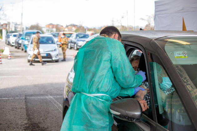 Milan, Covid-19 After a day of closure due to the stop at the nearby AstraZeneca, the drive thru of the army in via Novara has reopened vaccinations for children over 80 with Pfizer vaccine Editorial Usage Only  Copyright: xMassimoxAlbericox xIPAx