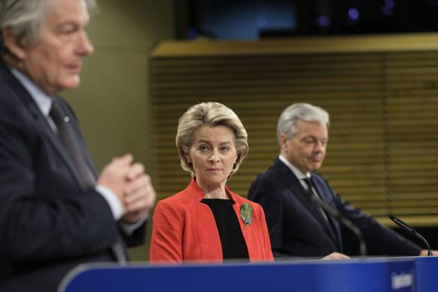 EU Commissioner for Internal Market Thierry Breton (L) the President of the European Commission Ursula von der Leyen (C) and the EU Commissioner for Justice Didier Reynders (R) speak to media about the covid-19 passeport in the Berlaymont, the EU Commission headquarter, on March 17, 2021 in Brussels, Belgium. Today, the European Commission is proposing to create a Digital Green Certificate to facilitate safe free movement inside the EU during the COVID-19 pandemic. The Digital Green Certificate will be a proof that a person has been vaccinated against COVID-19, received a negative test result or recovered from COVID-19. It will be available, free of charge, in digital or paper format. It will include a QR code to ensure security and authent  NicolasxLandemardx xLexPictorium LePictorium_0243230