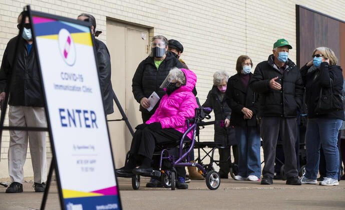 (210317) -- TORONTO, March 17, 2021 -- Eligible seniors line up to enter a COVID-19 immunization clinic in Toronto, Canada, on March 17, 2021. Starting Wednesday, the City of Toronto opened three City-operated COVID-19 vaccination clinics to vaccinate eligible residents born in 1941 or earlier who have confirmed appointments. (Photo by Xinhua) CANADA-TORONTO-COVID-19-IMMUNIZATION CLINICS FOR SENIORS-OPENING ZouxZheng 