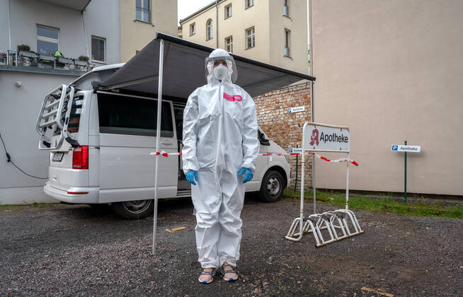 Gesundheit Tourismus Wetter Reisen 18.03.2021 Potsdam Landeshauptstadt Land Brandenburg kostenlose Antigen-Schnelltests ohne Termin Einwohnerinnen und Einwohner der Stadt Potsdam können das Angebot gratis nutzen auf dem Parkplatz im Hof der Alhorn-Apotheke Cecilie, Friedrich-Ebert-Straße 35, 14469 Potsdam Covid 19 Potsdam Apotheke Brandenburg Deutschland