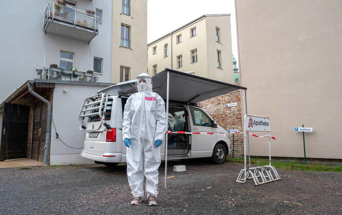 News Bilder des Tages Gesundheit Tourismus Wetter Reisen 18.03.2021 Potsdam Landeshauptstadt Land Brandenburg kostenlose Antigen-Schnelltests ohne Termin Einwohnerinnen und Einwohner der Stadt Potsdam können das Angebot gratis nutzen auf dem Parkplatz im Hof der Alhorn-Apotheke Cecilie, Friedrich-Ebert-Straße 35, 14469 Potsdam Covid 19 Potsdam Apotheke Brandenburg Deutschland